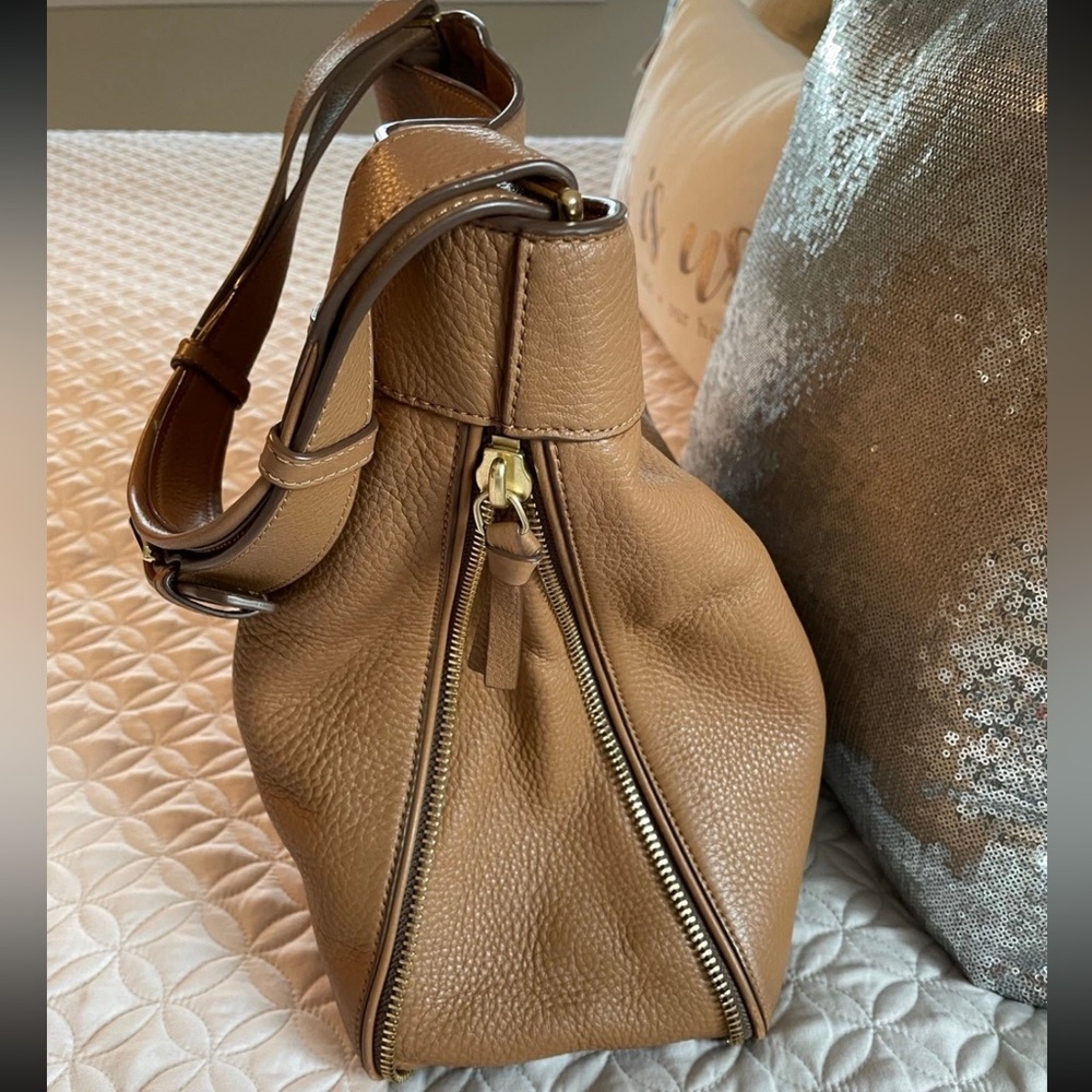 Tory Burch Robinson Expandable Hobo and Wallet - Picture 5 of 16